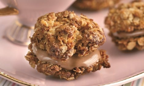 Chocolate Cream Oat Biscuits