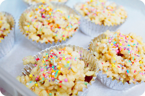 100's and 1000's Rice Bubble Cupcakes