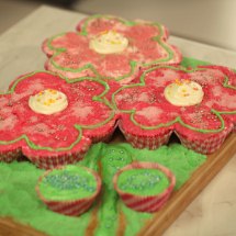 Alice's Pull-Apart Cupcake Cake