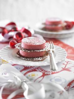Gingersnaps with Raspberry Mousse