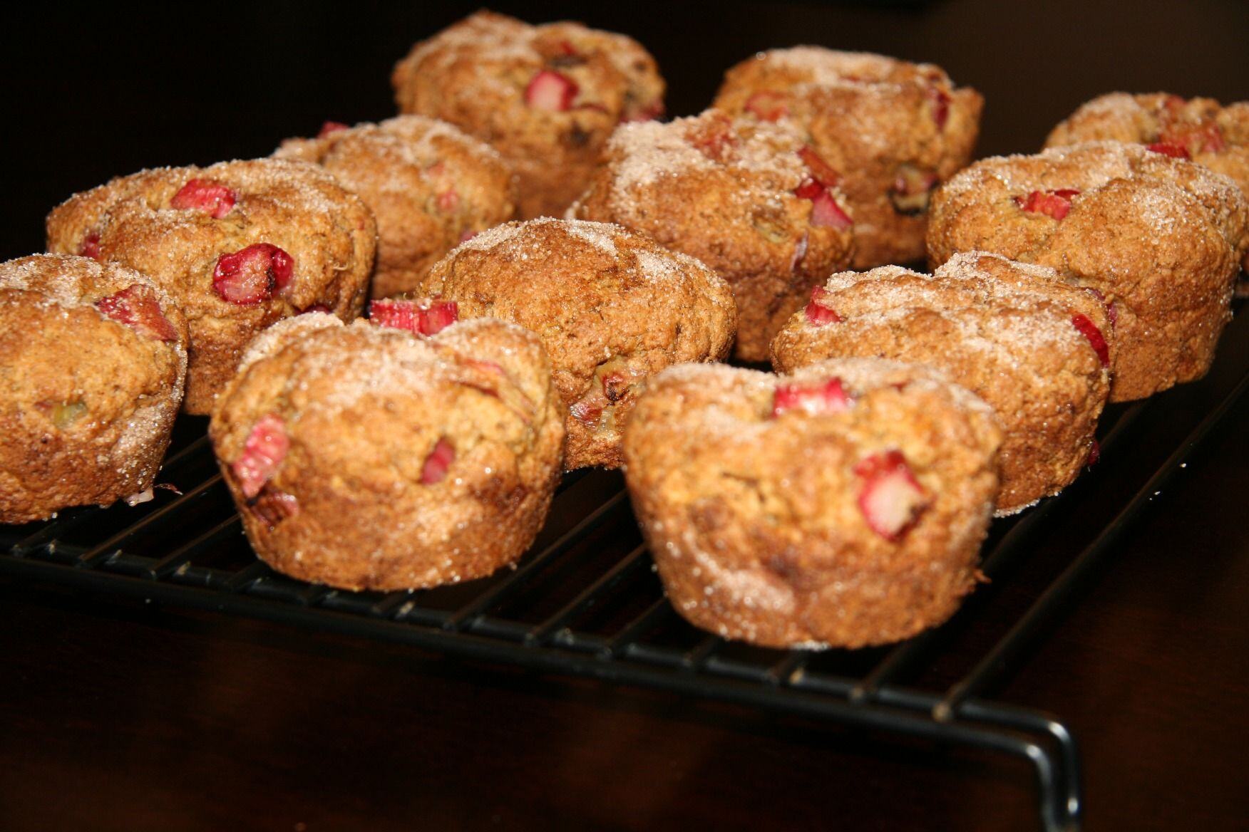 Rhubarb Muffins with Cinnamon Topping